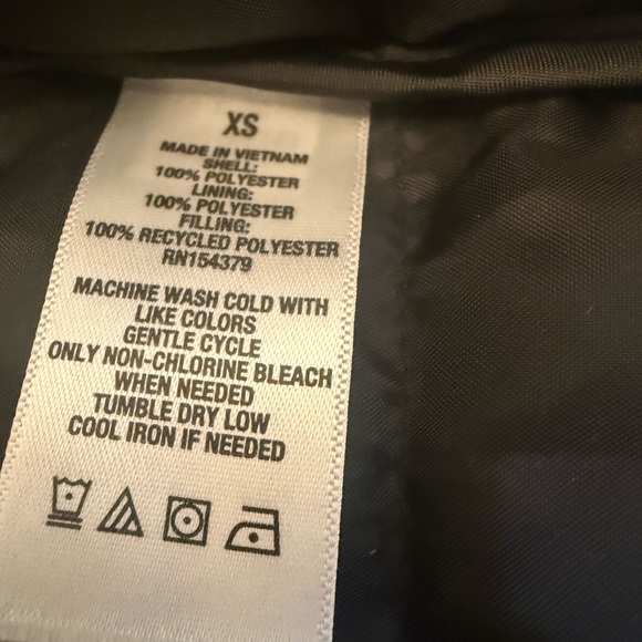 NWT Men's Aeropostale Black Puffer Vest Size XS - Picture 4 of 4